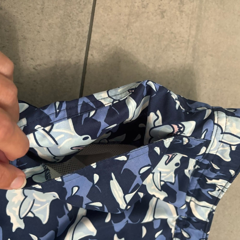 Vineyard Vines Men’s Size L 7” Swim Trunks Printed Sharks Blue Navy - Picture 10 of 10